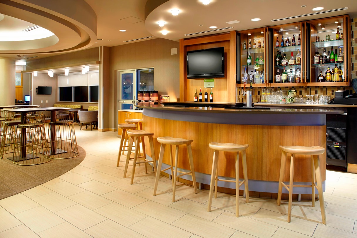 SpringHill Suites Waukegan / Gurnee Hotel Bar